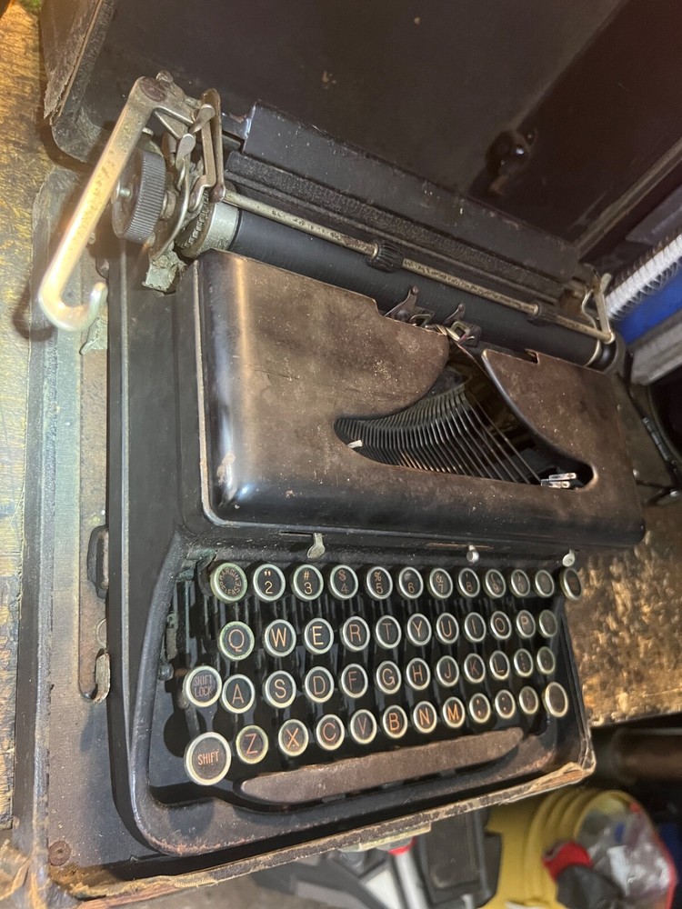Vintage Royal typewriter in case