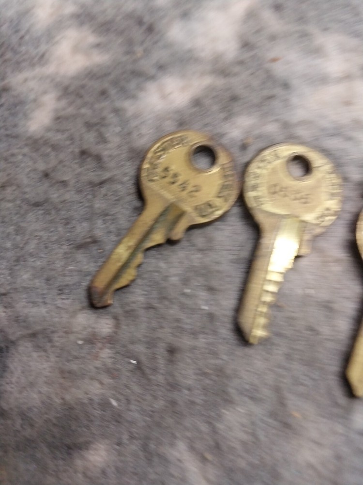 3 old master lock keys
