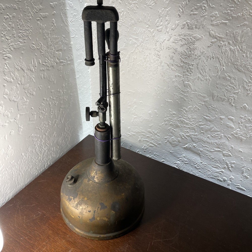 vintage Coleman Quick Lite lamp