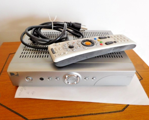 DirecTV DTV Satellite Receiver – 2005 – With Remote Cord. USED