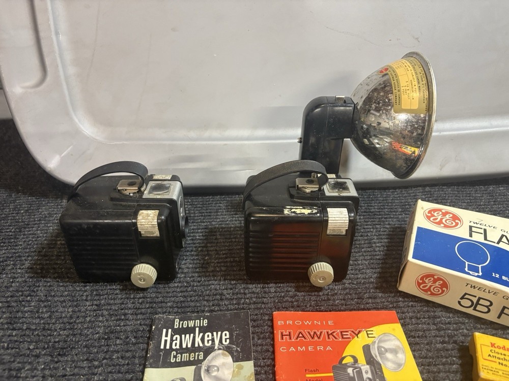 Vintage Kodak Brownie Hawkeye Flash Model with Flash. Untested