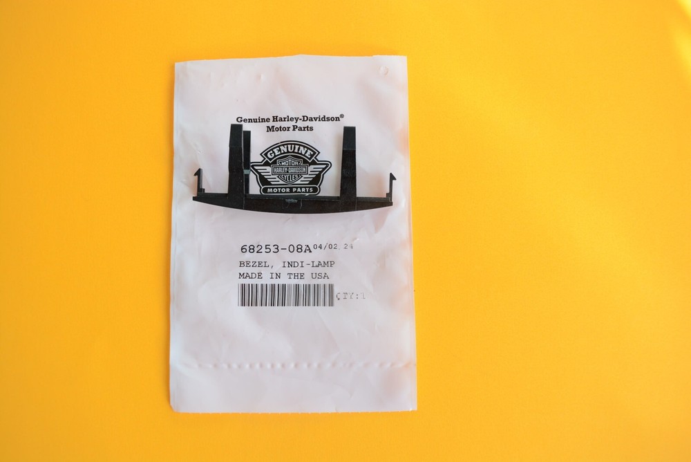 HARLEY DAVIDSON NEW OEM BEZEL INDICATOR LAMP FROM 2008 LIGHTING DASHCOVER LENS