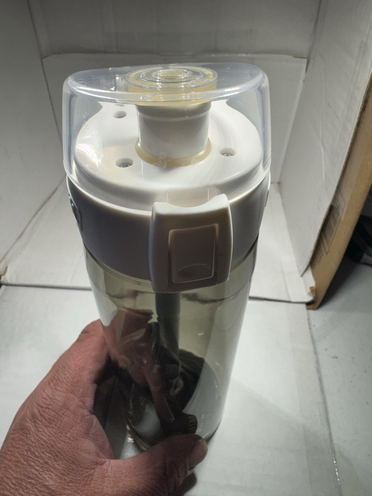 Thermos Hydration Bottle With Smart Lid Technology!
