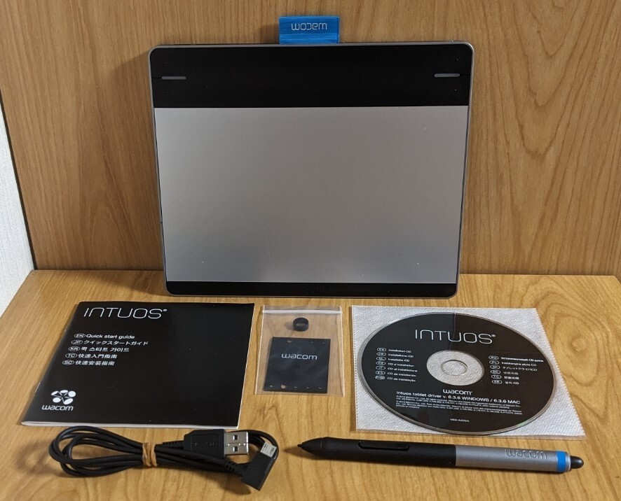 Wacom CTH-480 Intuos Small Creative Pen & Touch Tablet Full set