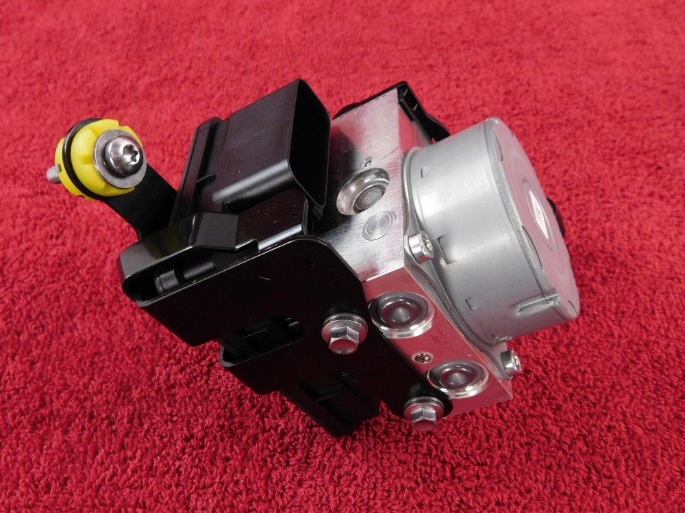 ABS Pump / Modulator / Control Unit *MINT! ~ Triumph Speed Triple 1200RR 1200RS