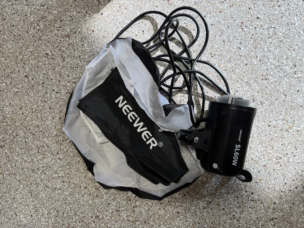 Neewer SL-60W Video Light White With Softbox