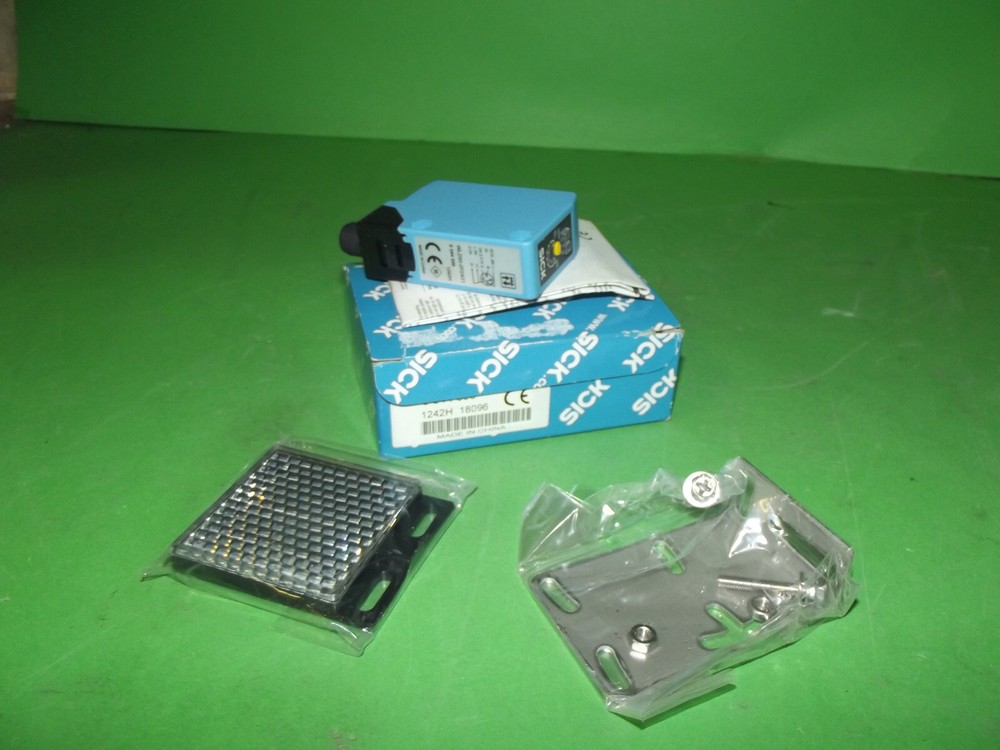 SICK WL250-2P22431 Photoelectric Retro-reflective Sensor