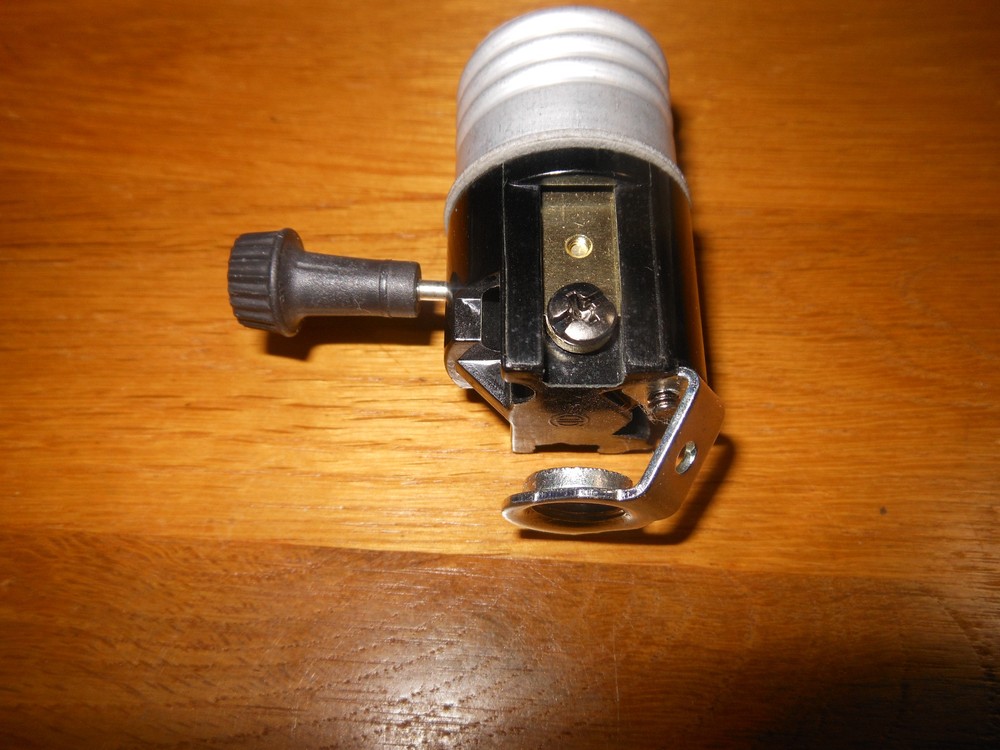 New 2 Circuit 3 Terminal Medium Base Lamp Socket With Hickey By ADL Model D49