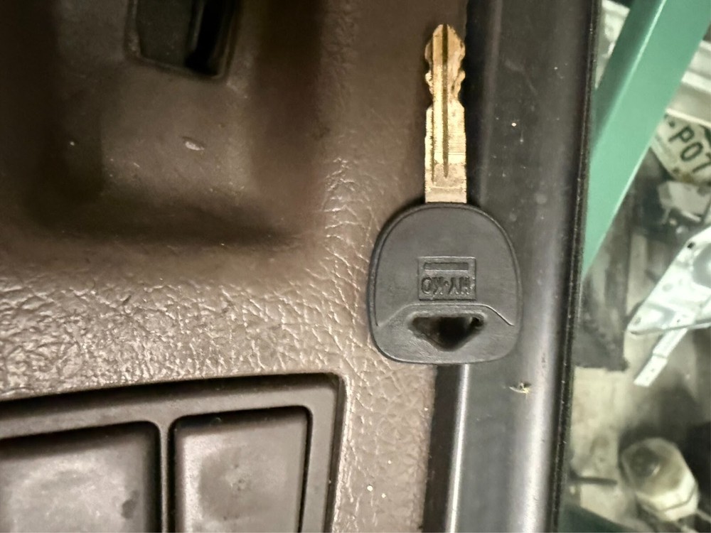 VOLVO VNL Gen 2 DOOR ASSEMBLY FRONT LEFT, Driver Side - White