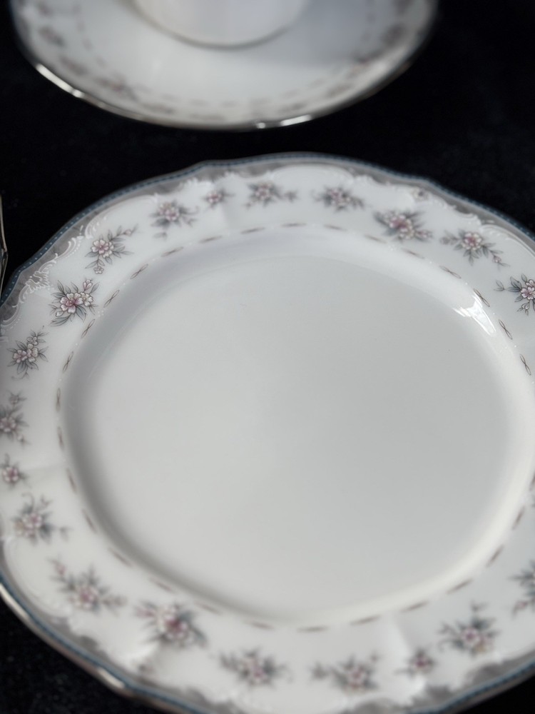 Noritake Traviata 4 - 5 Piece Place Setting (20 pieces) Excellent shape