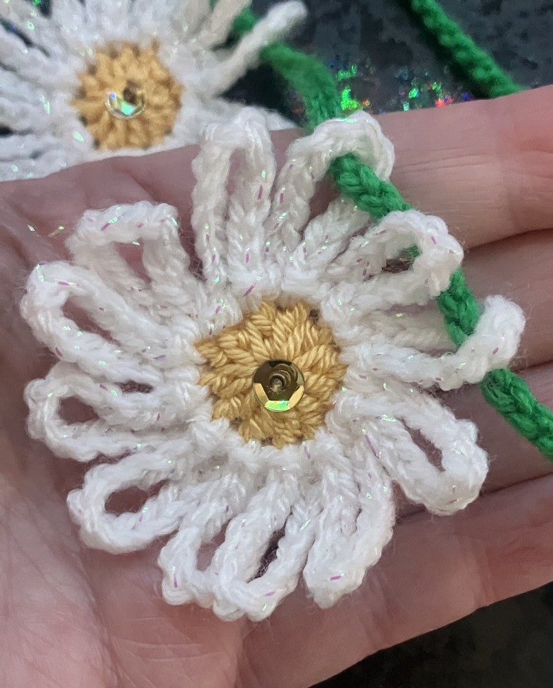 🌸 NEW Hand Crochet 9 sparkly daisy Rustic Bunting Window SUMMER sequins Gift