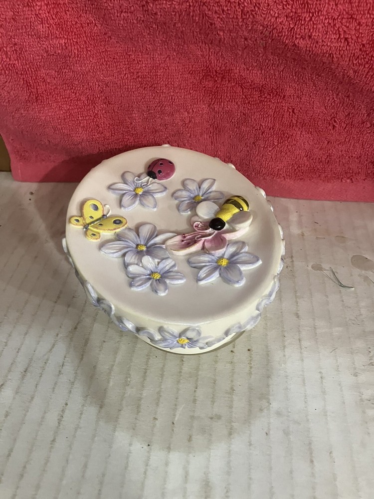 vtg. bugs In Bloom soap dish. Nice spring scene DWK62