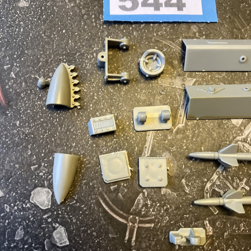 Warhammer 40k Bits Leman Russ Rocket Launcher & Spotlight w Mount OOP