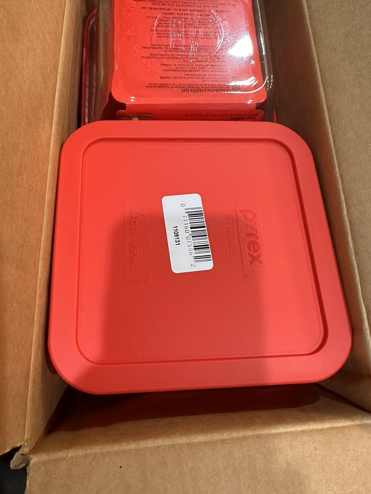 4 PCS Pyrex Storage Plus 4 Cup Square Red with Lid