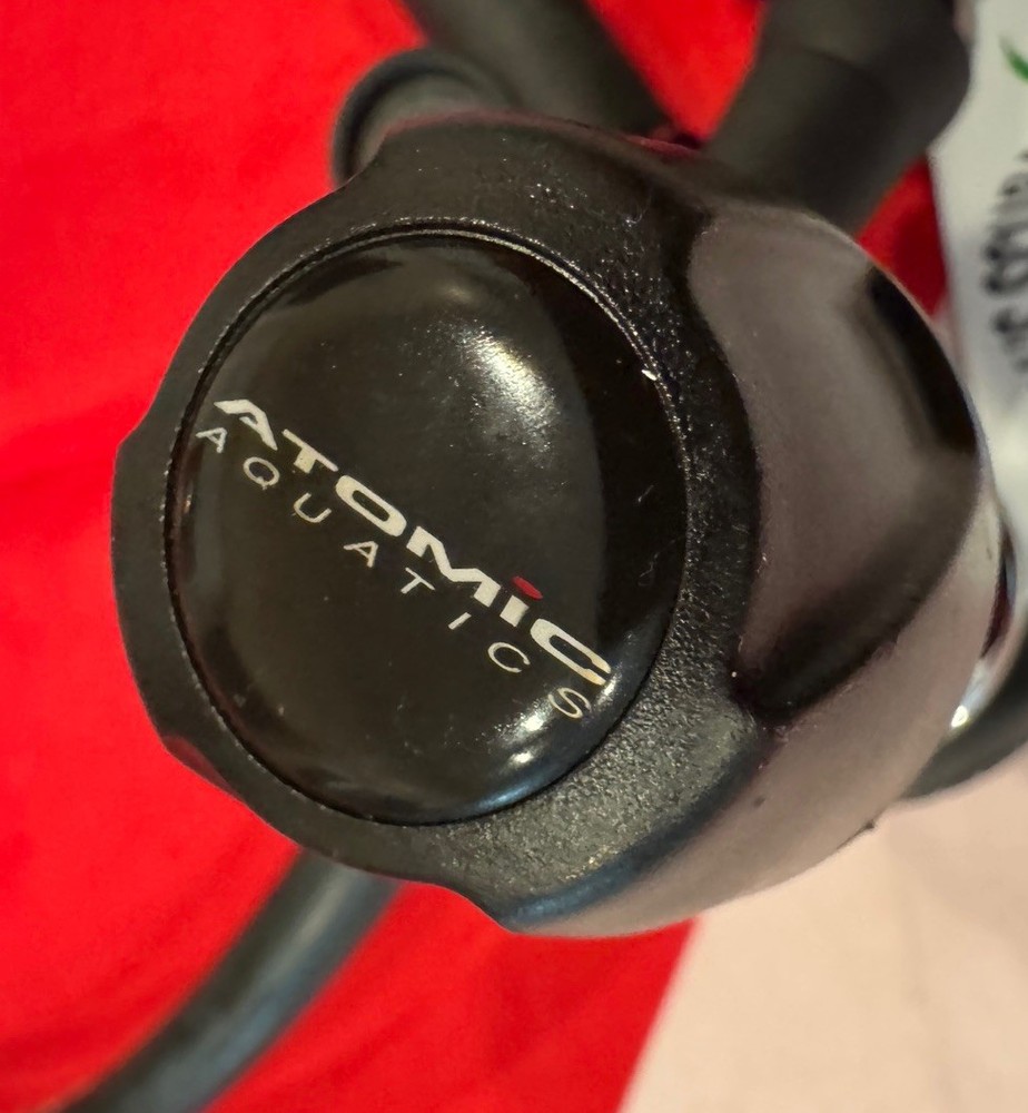 ATOMIC AQUATICS B2 SOLID BLACK EDITION REGULATOR LOOKS LIKE NEVER WET!
