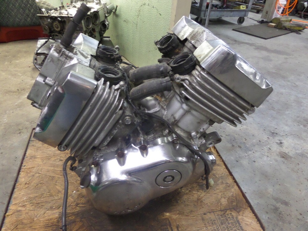 1994 HONDA MAGNA VF750C ENGINE UNKNOWN MILES HAS COMPRESSION.