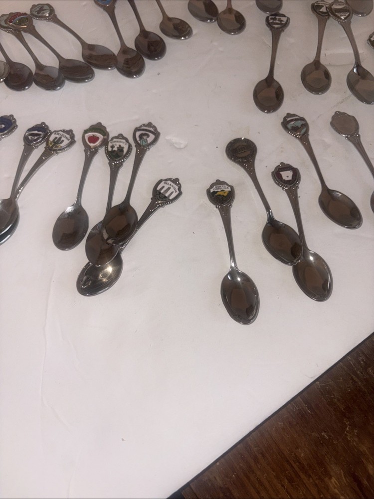 32 Souvenir United State Spoons