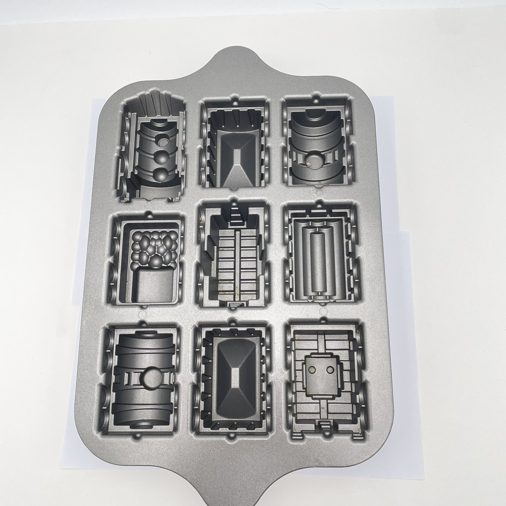 Nordic Ware 3D Train Cake Pan 5 Cups Excellent Condition