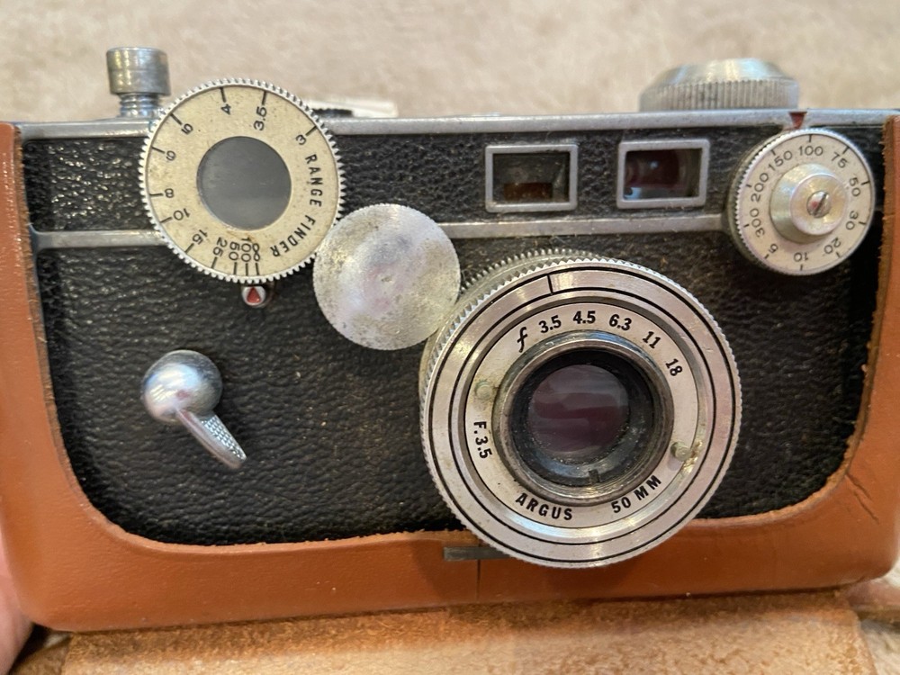 ARGUS camera vtg With Leather Case not tested