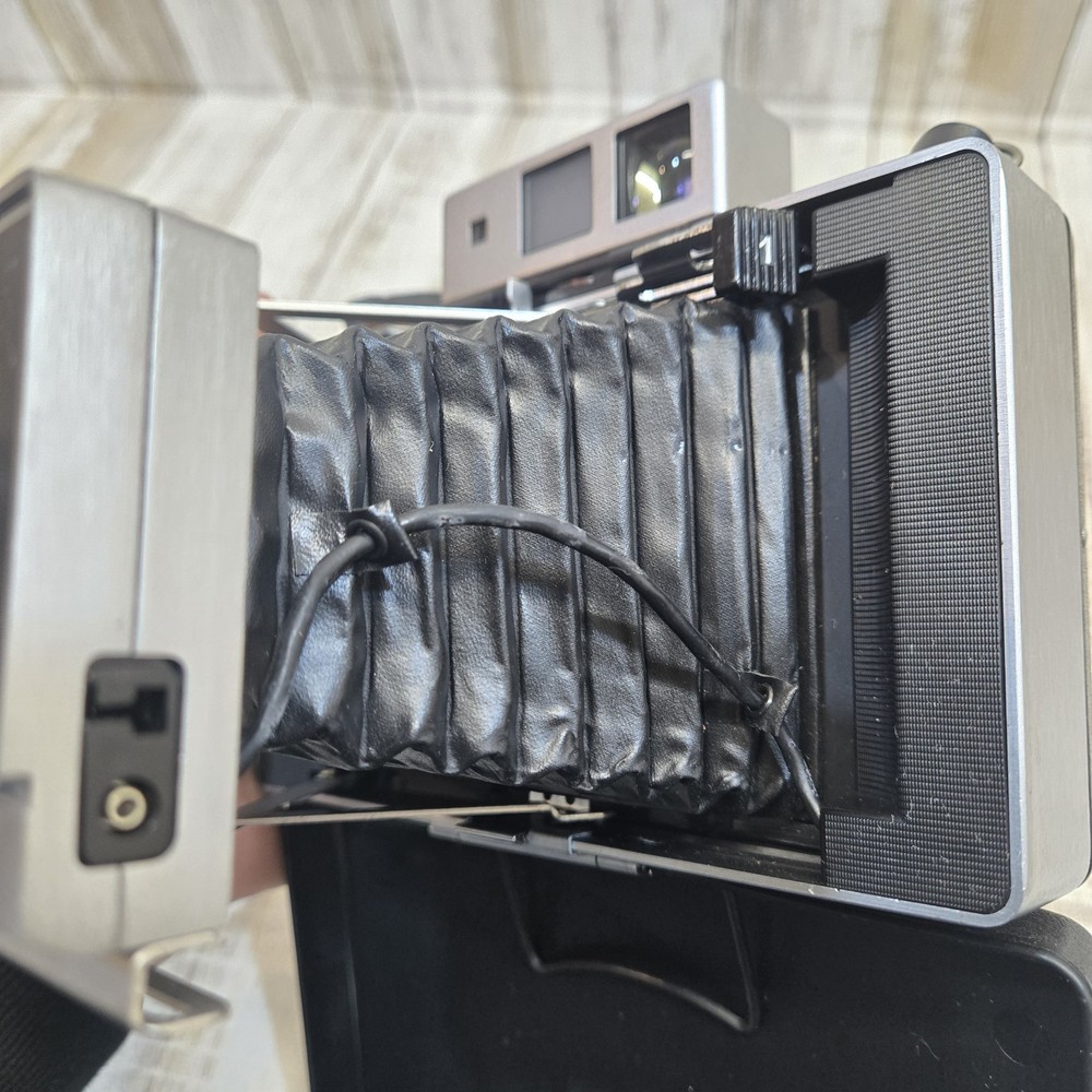 Vintage Polaroid Automatic 250 Land Camera With Manual