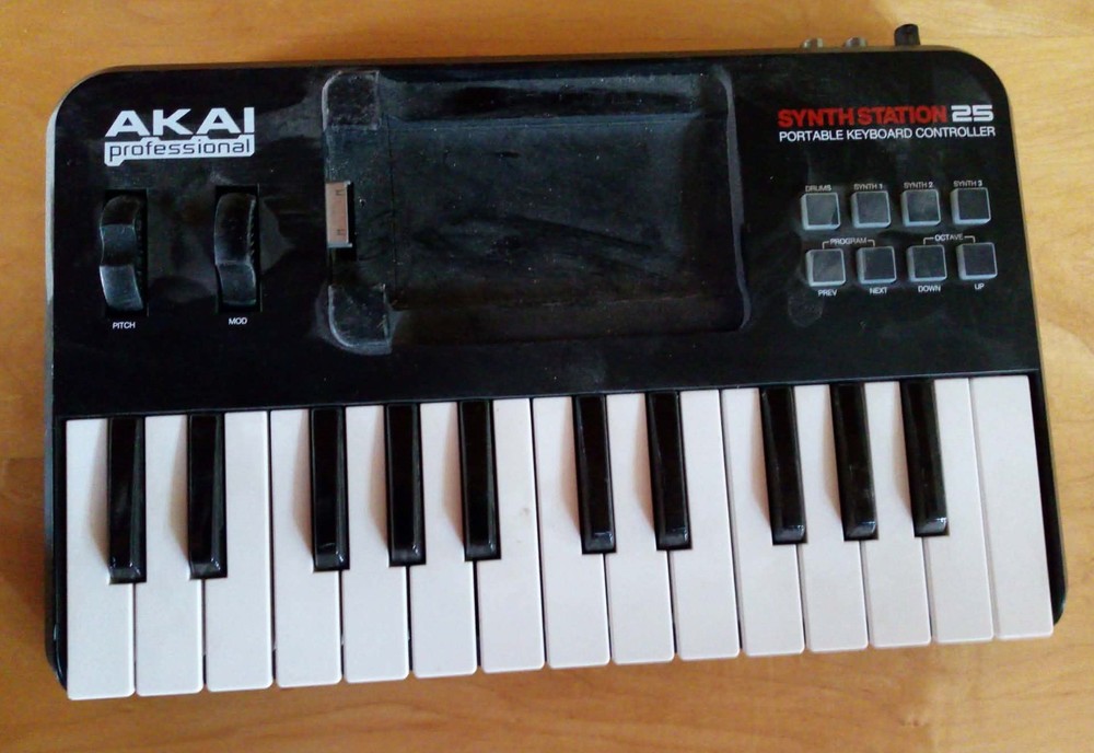 Akai professional synthstation 25 portable keyboard controller - used