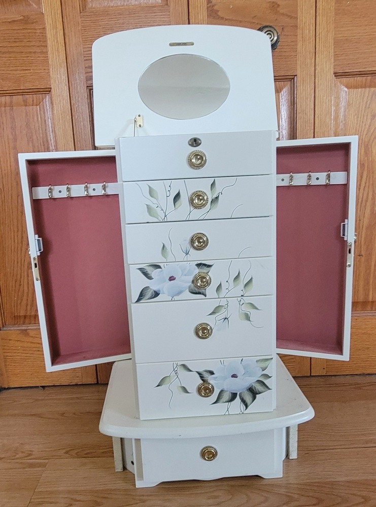 Jelwery Armoire