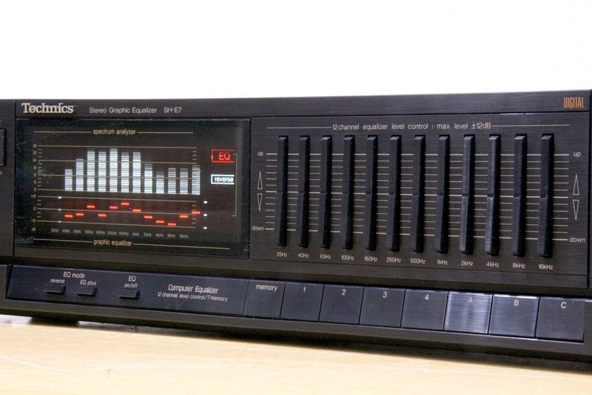 Technics SH-E7 12-Band Graphic Equalizer with Spectrum Analyzer Japan Used