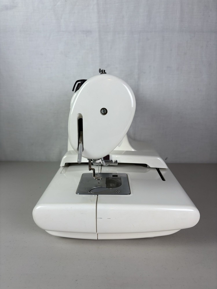 White W3300 Computerized Sewing Embroidery Machine