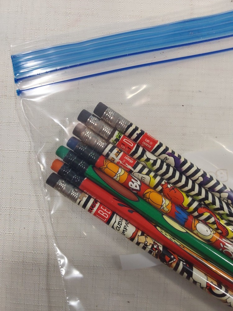 Lot of 7 Pencils 4 Dilbert 3 Garfield Comics New Unsharpened
