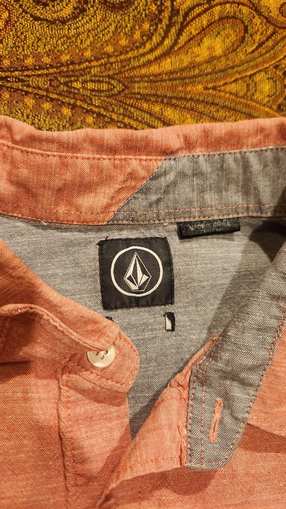 VOLCOM LONG SLEEVE BUTTON DOWN SHIRT SIZE MEDIUM SKATEBOARD SNOWBOARD