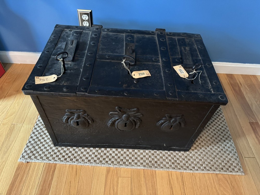 16th century Nuremberg Armada chest