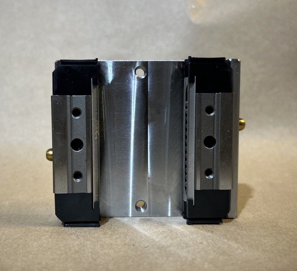 THK HRW27 Linear Bearing Block Y9Q051