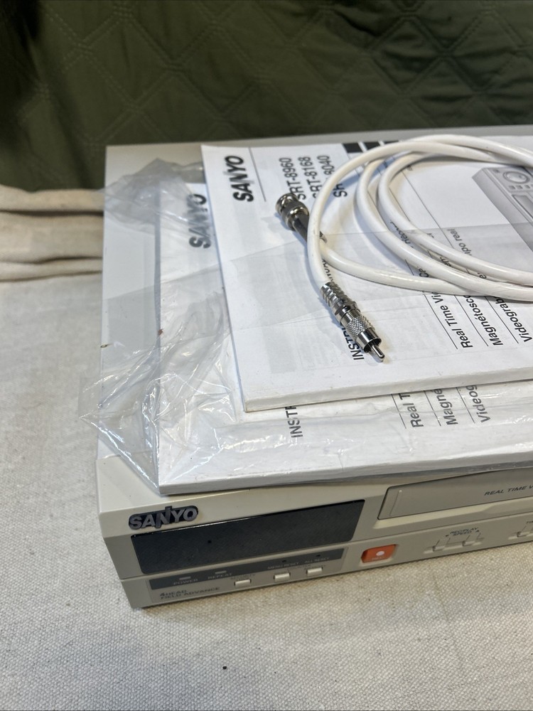 SANYO SRT-8040 VHS 40 HOUR RECORDER