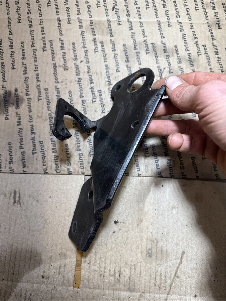 2007 Mercruiser MPI marine 5.0/5.7/6.2 engine hook bracket