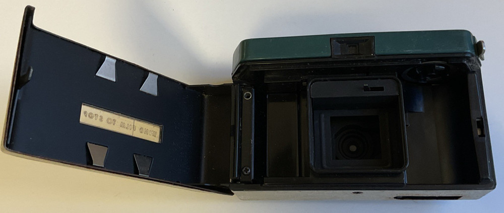 Vintage Kodak Hawkeye Instamatic Camera R4 Untested Missing Strap