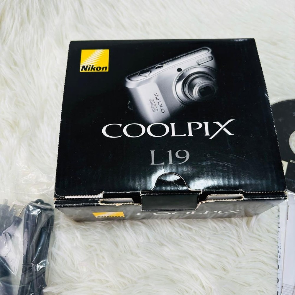 Nikon COOLPIX L19 Compact Digital Camera
