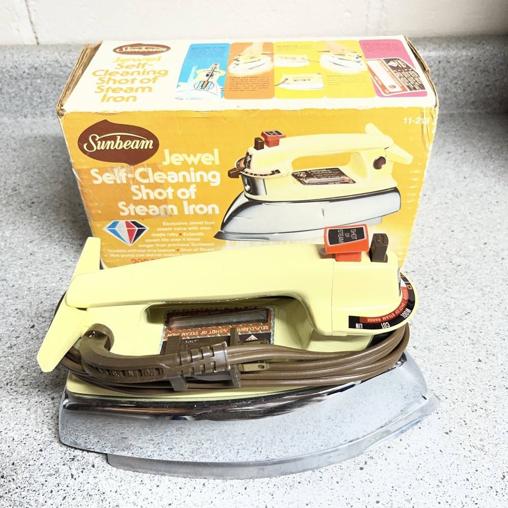 1978 Sunbeam Iron With Box TESTED