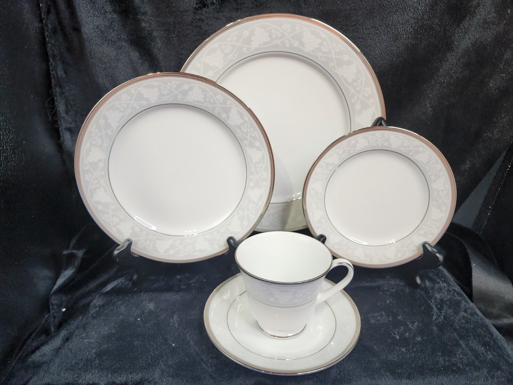 NORITAKE  Clarenton 5 Piece PLACE SETTING