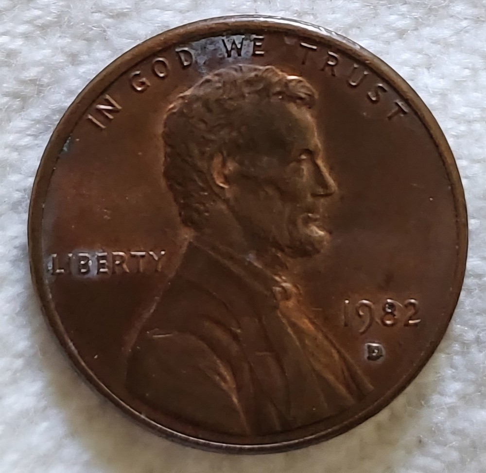 1982 d Small DATE Penny...