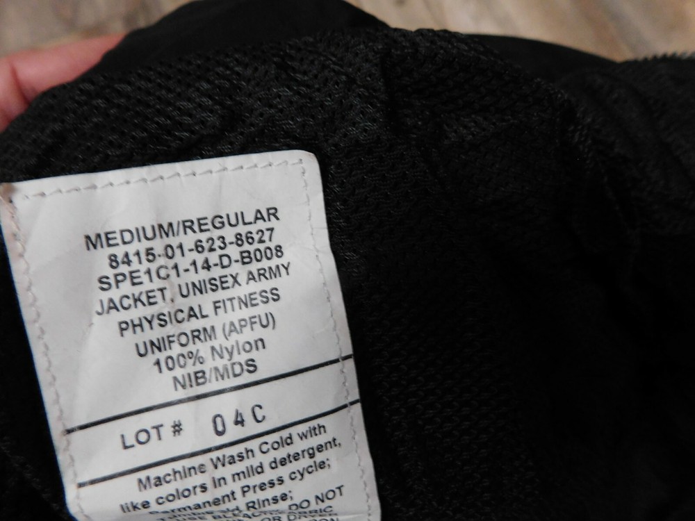 US ARMY APFU JACKET SIZE MEDIUM - REGULAR