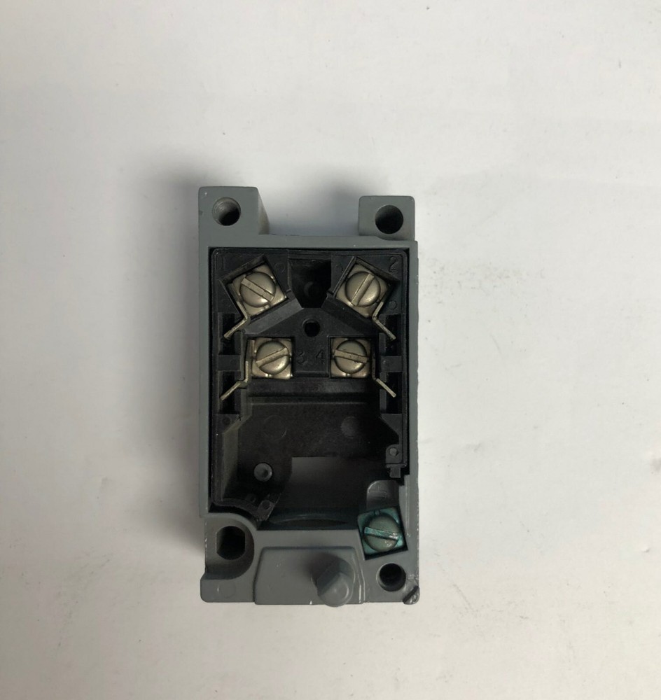 Cutler-Hammer Sensor Receptacle Conduit Entrance E51RC