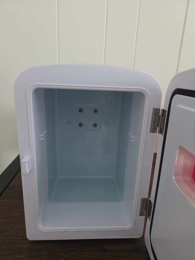 Frigidaire Retro 9-Can Portable Mini Fridge, RED.