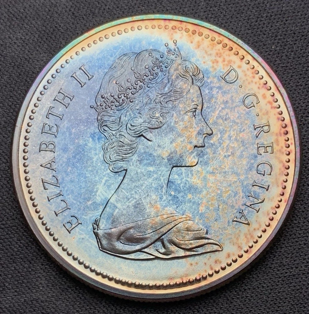 1972 Canada Silver Dollar $1 - Lightly Toned