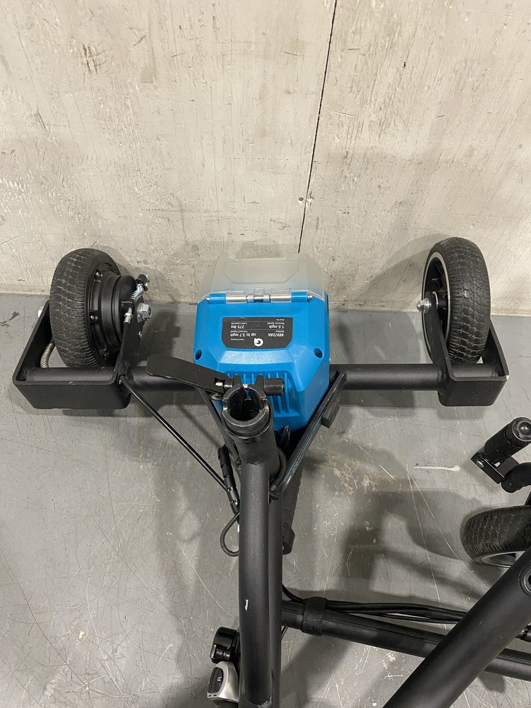 G Foldable Lightweight Mobility Scooter Black/Teal GUT142