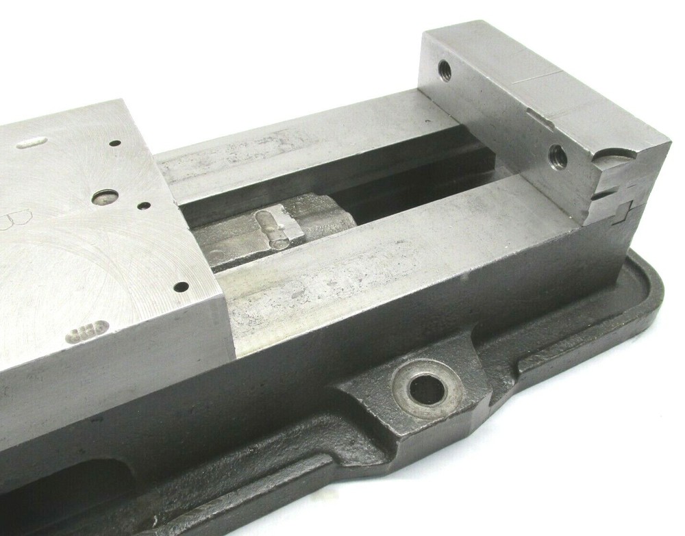 KURT ANGLOCK 6" MILLING MACHINE VISE - #D60