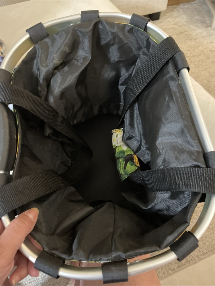 Detachable pineapple bicycle basket