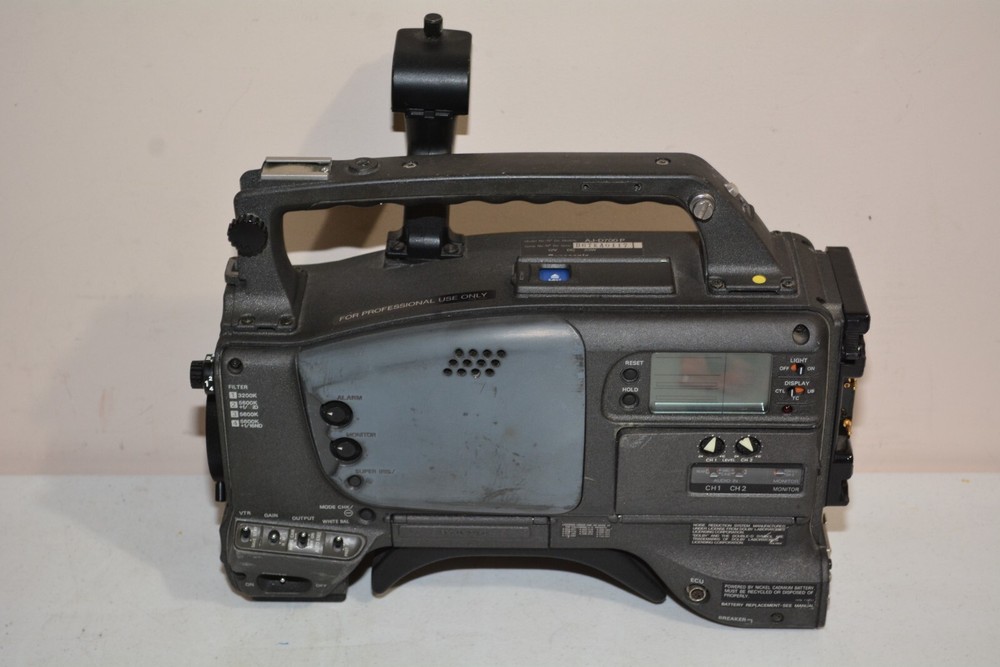 ^ Panasonic AJ-D700P DVCPRO Digital Video Cassette Camera #D941