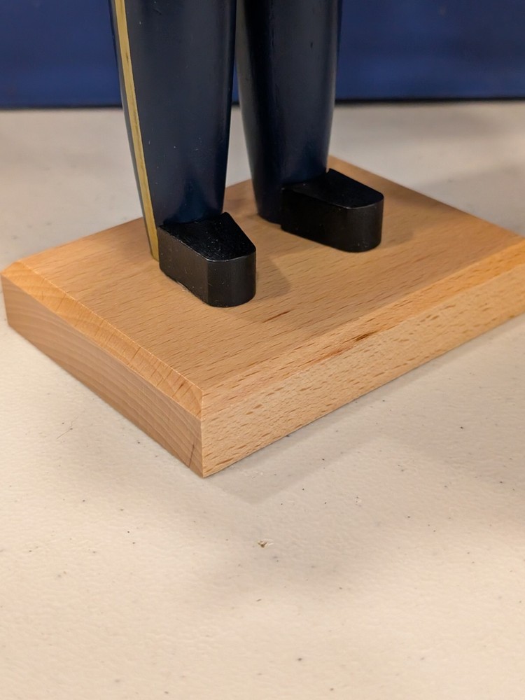 NOS Seiffener Nussknackerhaus Guard Nutcracker 16” Germany w/Box