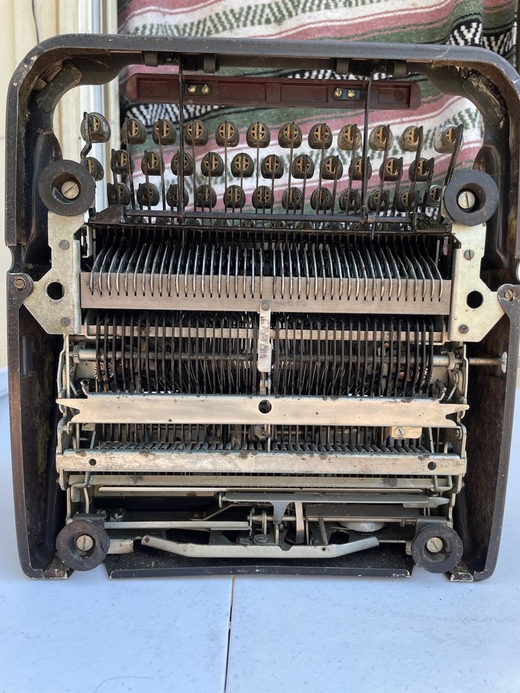 Underwood Champion Typewriter With Case - Read Description