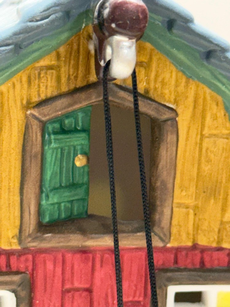 Dickens collectables towne series barn, 1998